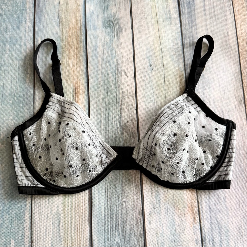 Victoria's Secret Black and White Lace Bra